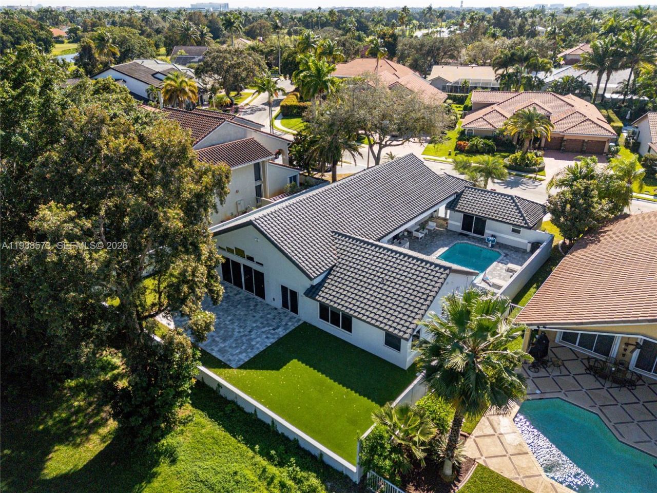 15221 N Laurel Ln N, Pembroke Pines, FL 33027 Photo