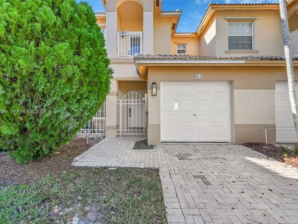 884 NW 170th Ter, Pembroke Pines, FL 33028