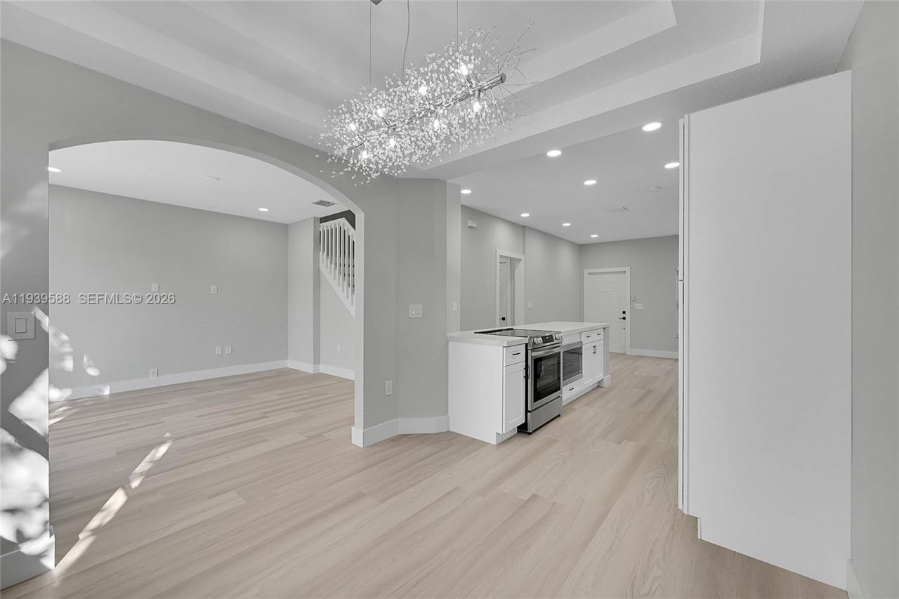 884 NW 170th Ter, Pembroke Pines, FL 33028 Photo