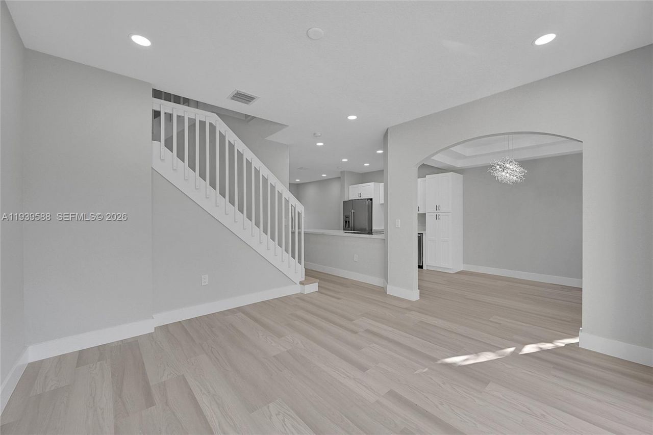 884 NW 170th Ter, Pembroke Pines, FL 33028 Photo