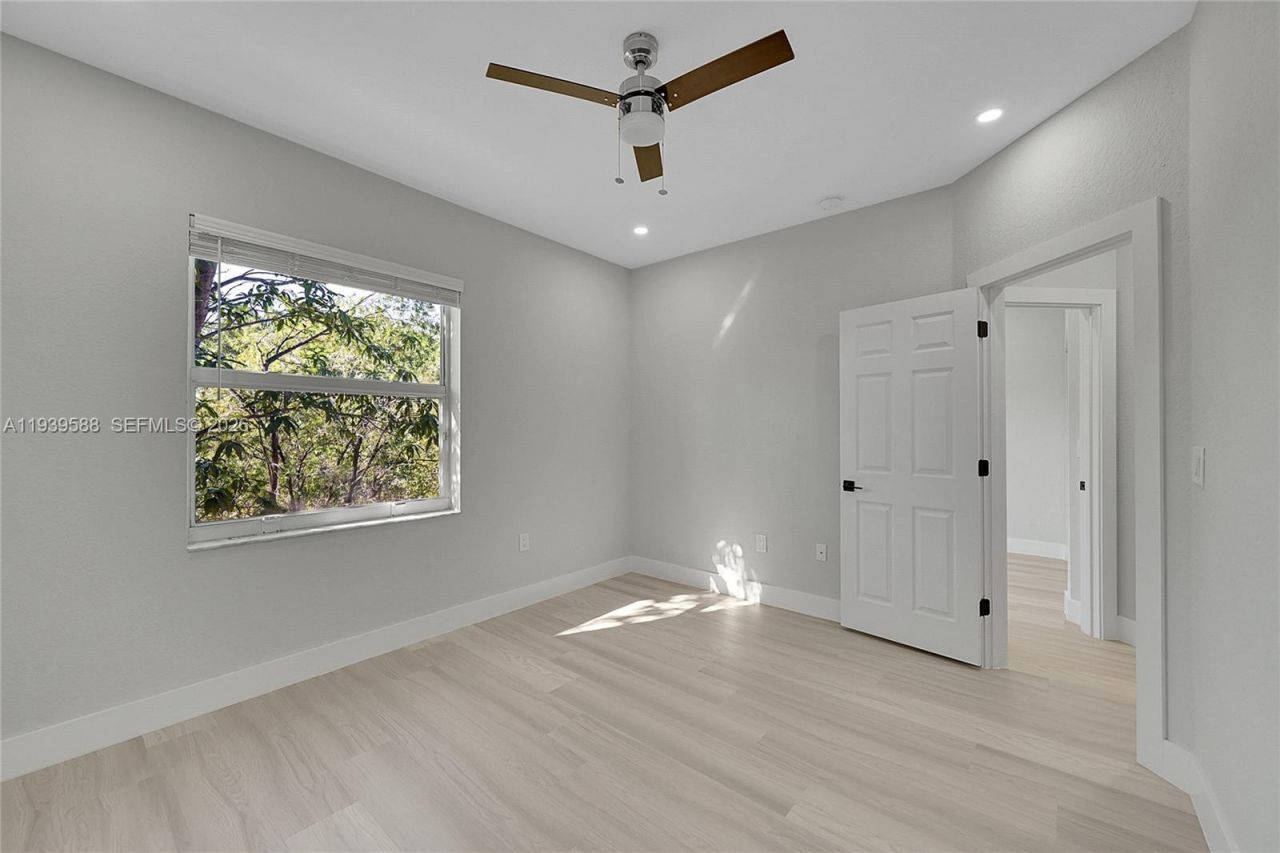 884 NW 170th Ter, Pembroke Pines, FL 33028 Photo