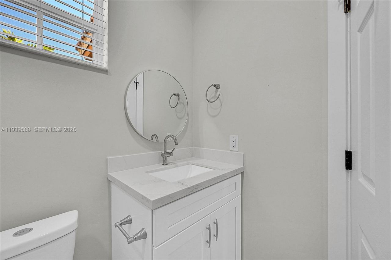 884 NW 170th Ter, Pembroke Pines, FL 33028 Photo