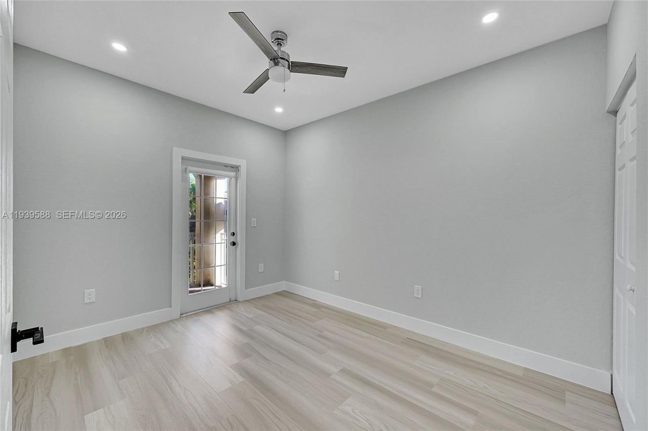 884 NW 170th Ter, Pembroke Pines, FL 33028 Photo