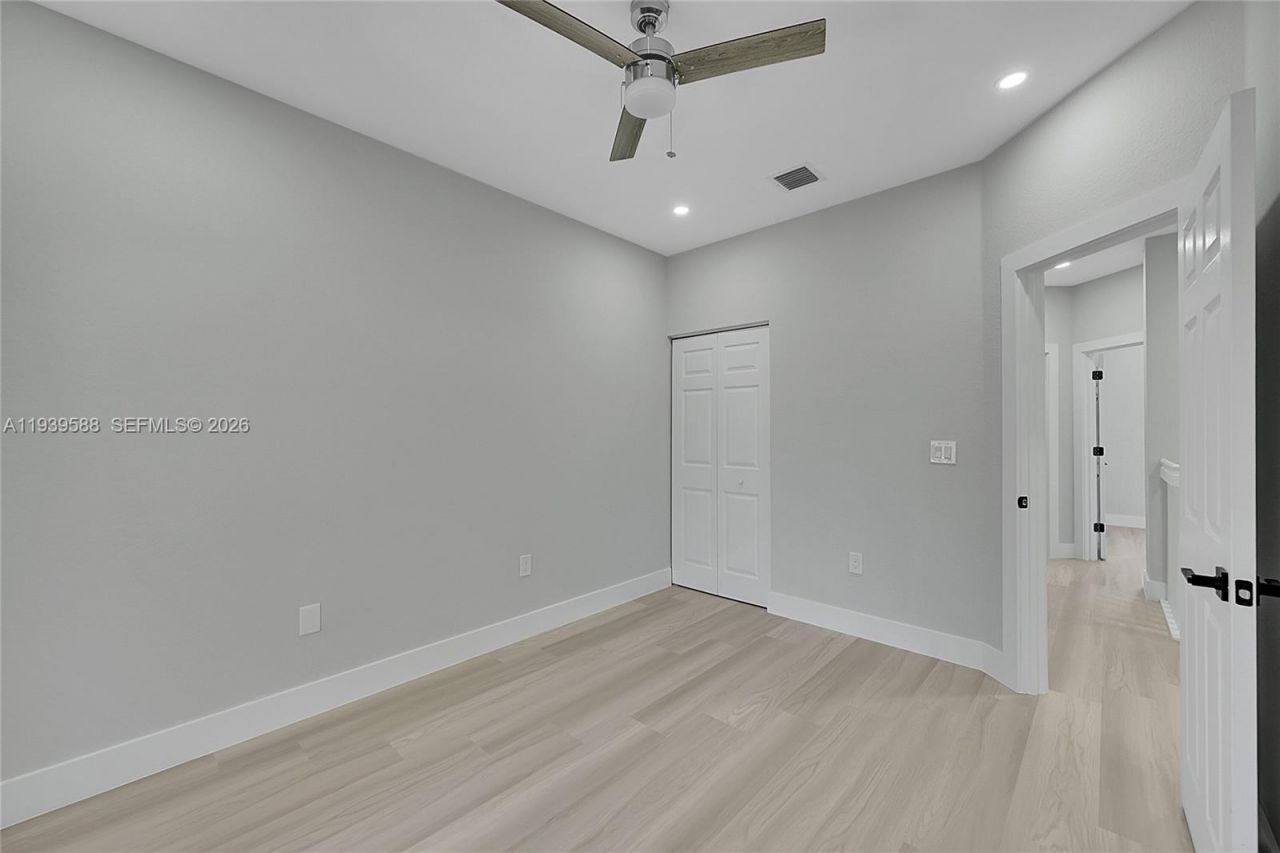 884 NW 170th Ter, Pembroke Pines, FL 33028 Photo