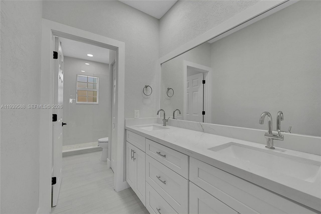 884 NW 170th Ter, Pembroke Pines, FL 33028 Photo