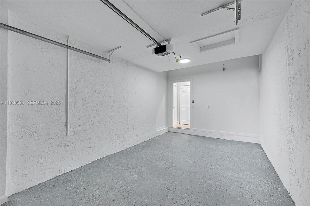 884 NW 170th Ter, Pembroke Pines, FL 33028 Photo