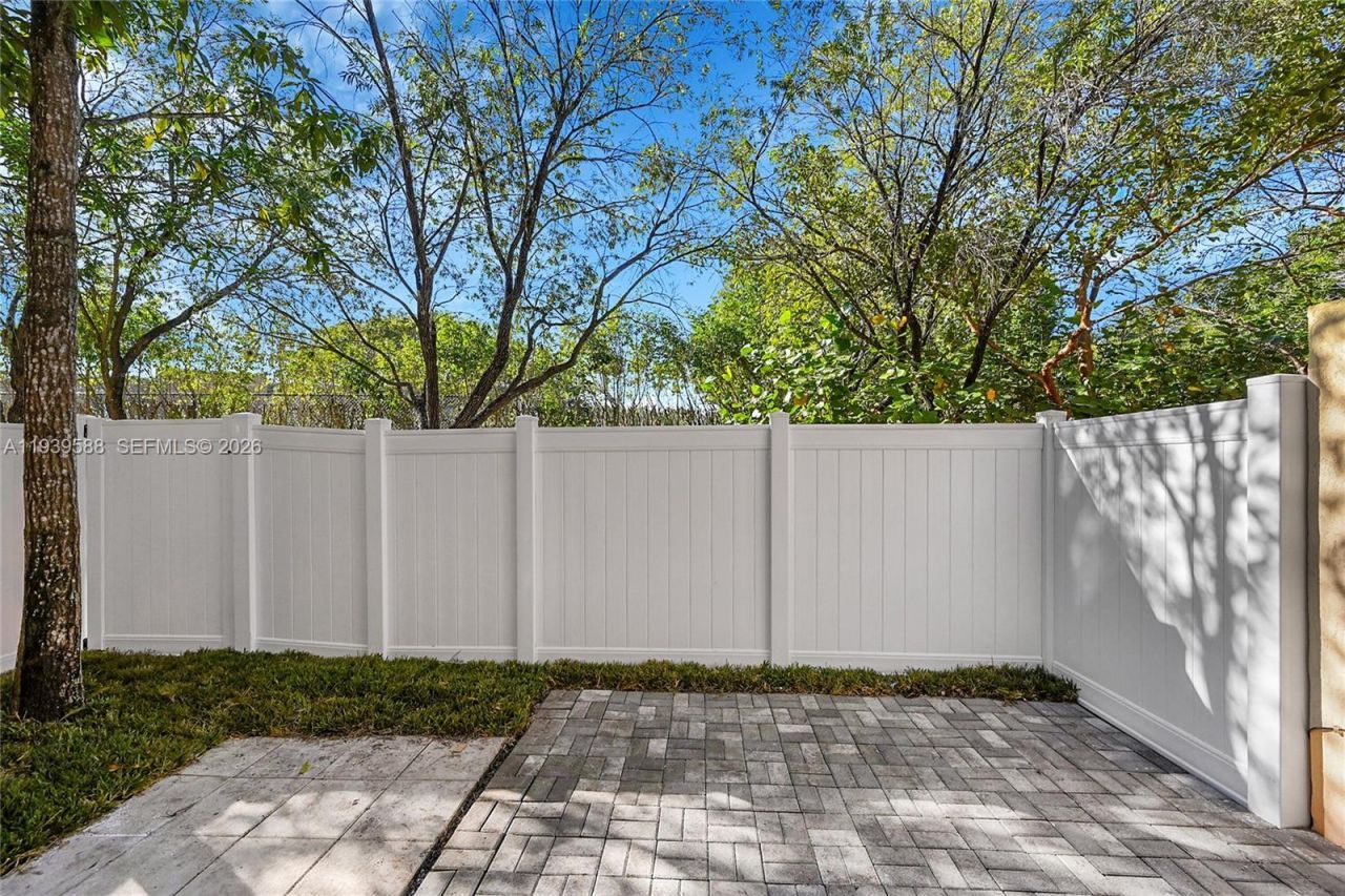 884 NW 170th Ter, Pembroke Pines, FL 33028 Photo