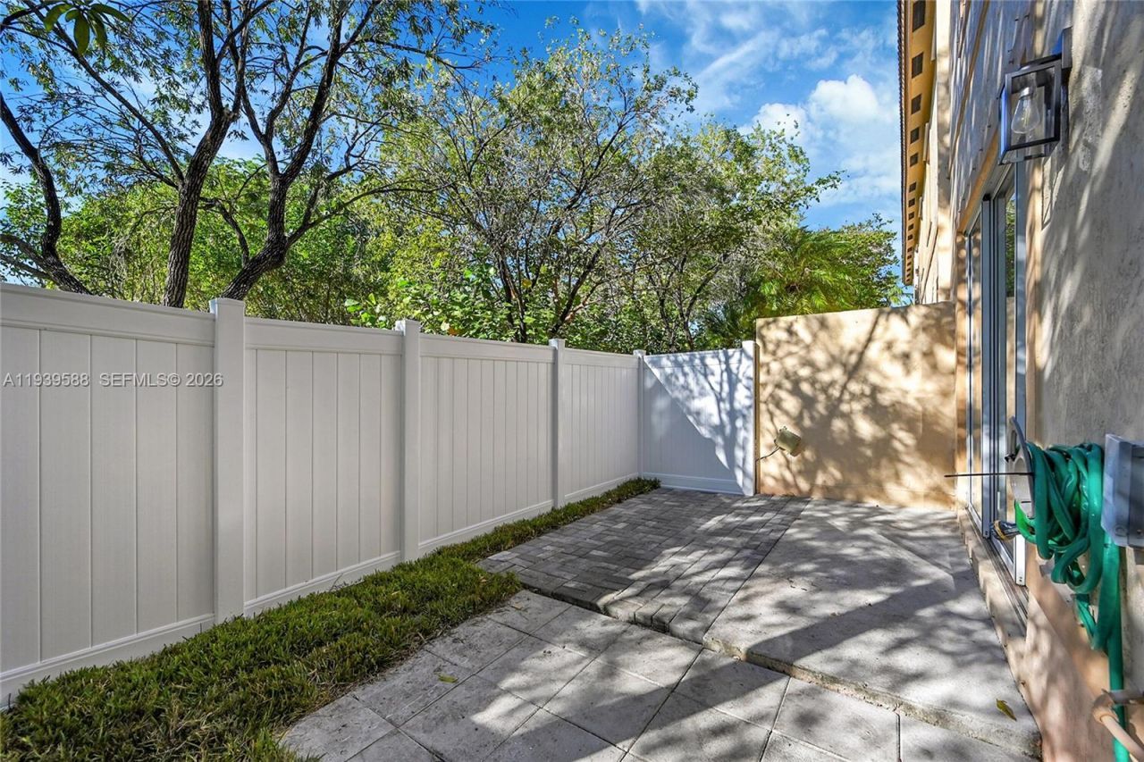 884 NW 170th Ter, Pembroke Pines, FL 33028 Photo