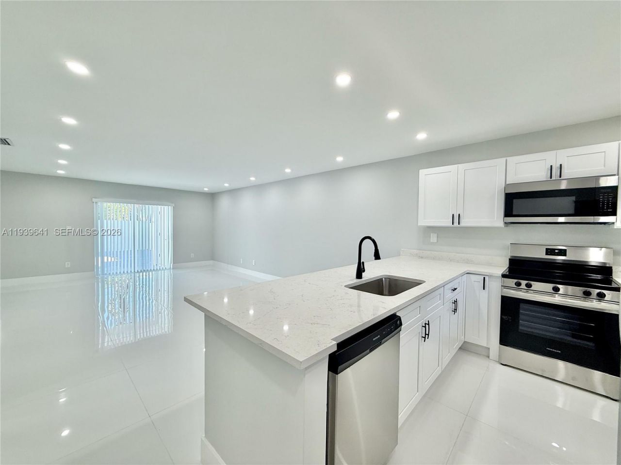 11240 SW 33rd Cir Pl , Miami, FL 33165 Photo