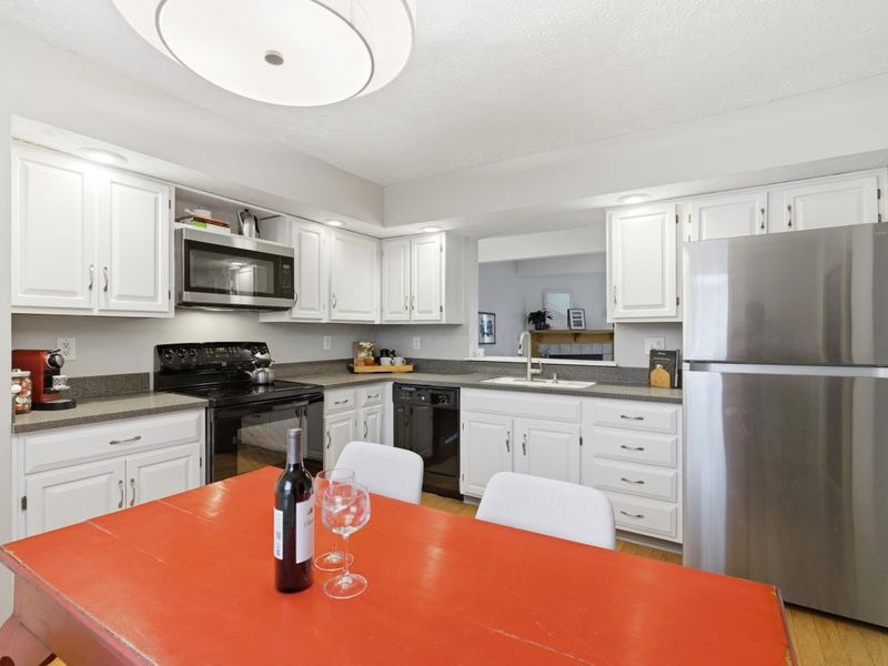 7027 Dublin Village Drive, Dublin, OH 43017 Photo 10