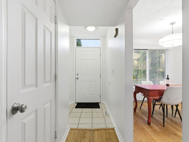 7027 Dublin Village Drive, Dublin, OH 43017 Photo 4