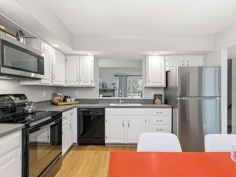 7027 Dublin Village Drive, Dublin, OH 43017 Photo 8