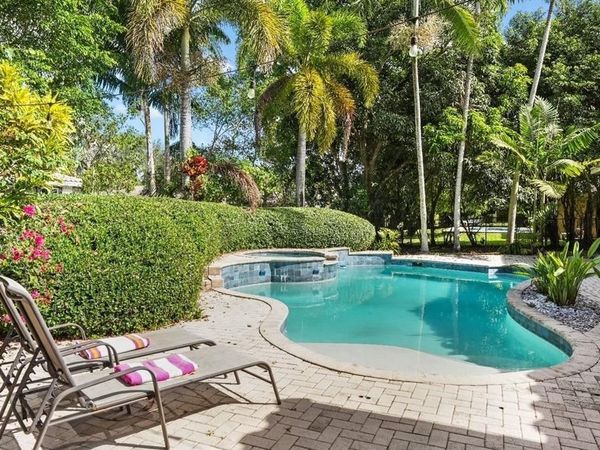 8209 SW 173rd Ter, Palmetto Bay, FL 33157