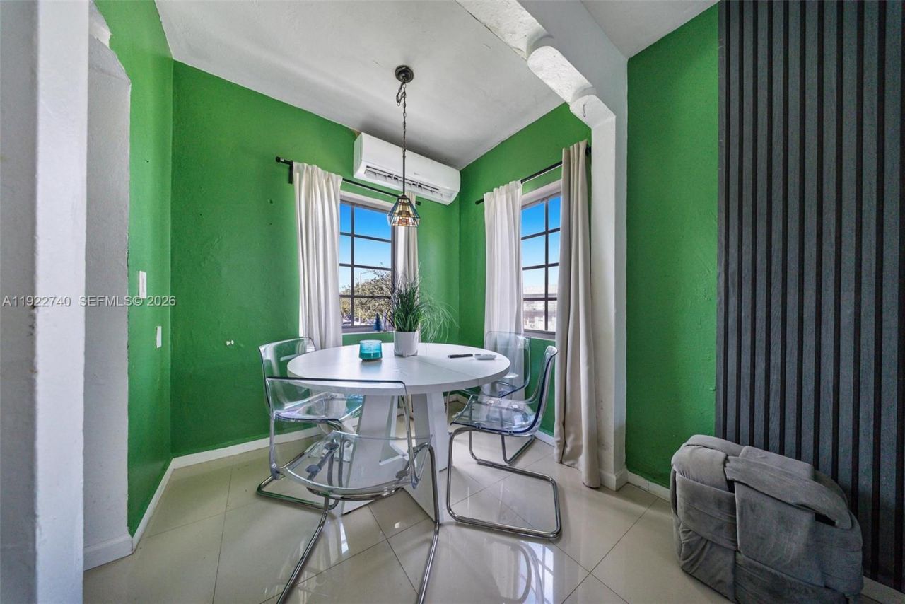 7124 Bay Dr, Miami Beach, FL 33141 Photo