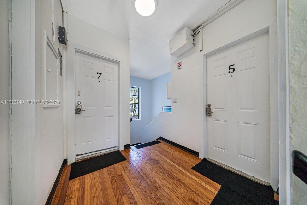 7124 Bay Dr, Miami Beach, FL 33141 Photo