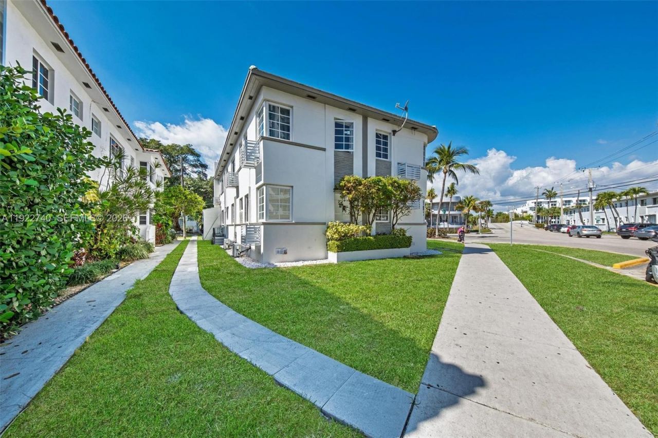 7124 Bay Dr, Miami Beach, FL 33141 Photo