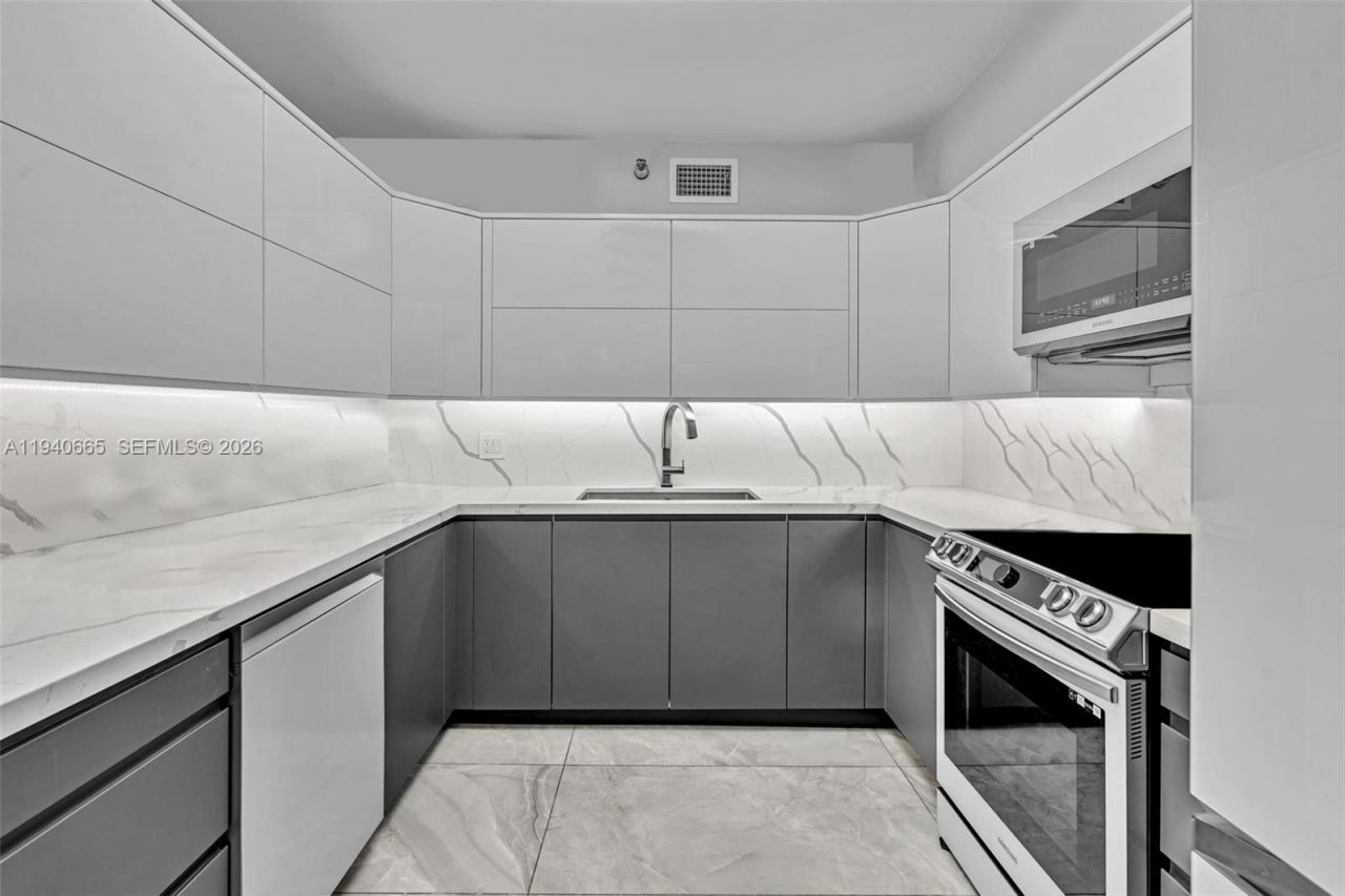 3530 Mystic Pointe Dr, Unit 411, Aventura, FL 33180 Photo