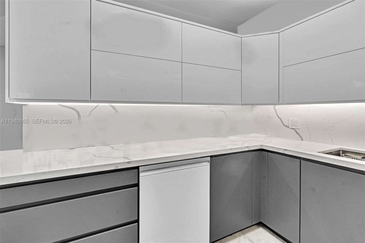 3530 Mystic Pointe Dr, Unit 411, Aventura, FL 33180 Photo