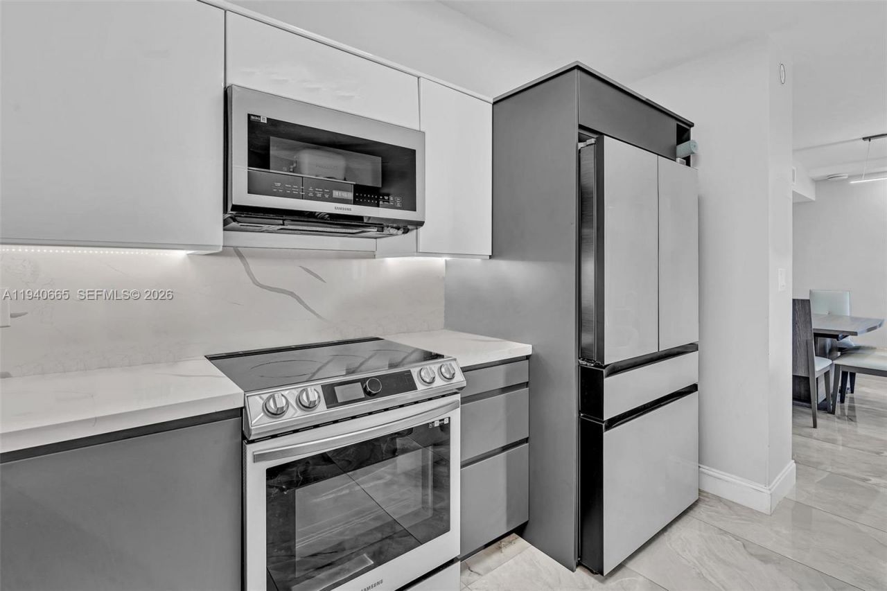 3530 Mystic Pointe Dr, Unit 411, Aventura, FL 33180 Photo