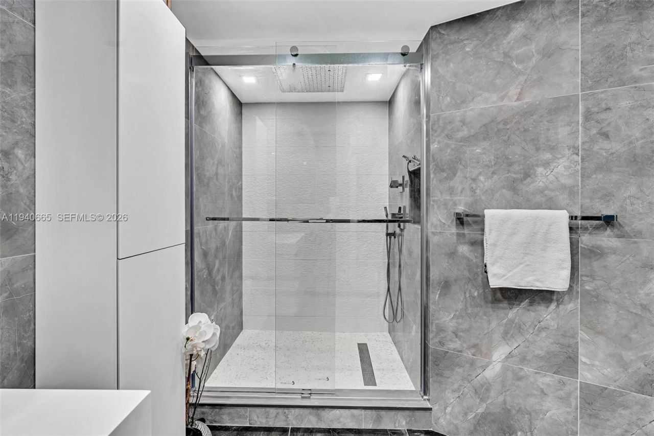 3530 Mystic Pointe Dr, Unit 411, Aventura, FL 33180 Photo