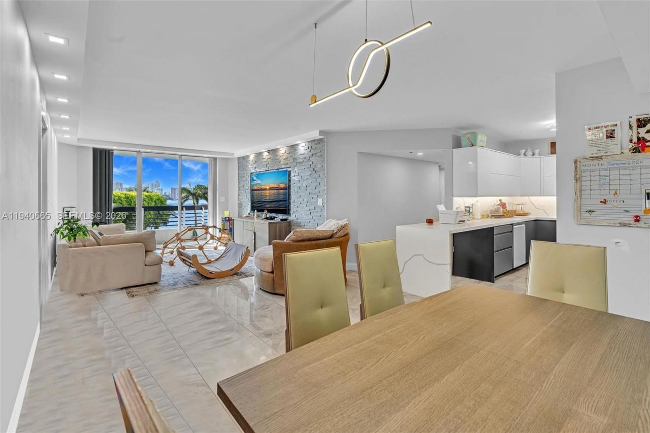 3530 Mystic Pointe Dr, Unit 411, Aventura, FL 33180 Photo