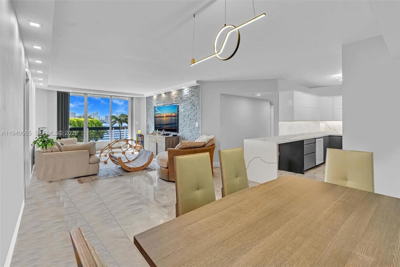 3530 Mystic Pointe Dr, Unit 411, Aventura, FL 33180 Photo