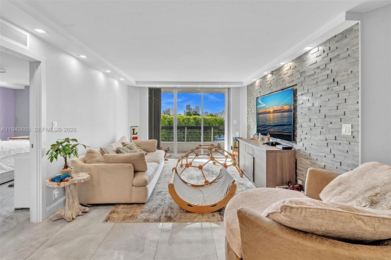 3530 Mystic Pointe Dr, Unit 411, Aventura, FL 33180 Photo