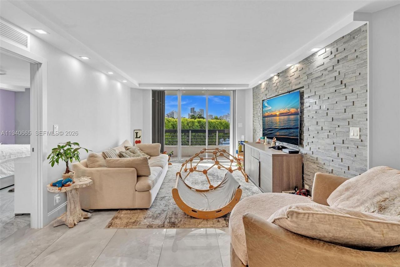 3530 Mystic Pointe Dr, Unit 411, Aventura, FL 33180 Photo