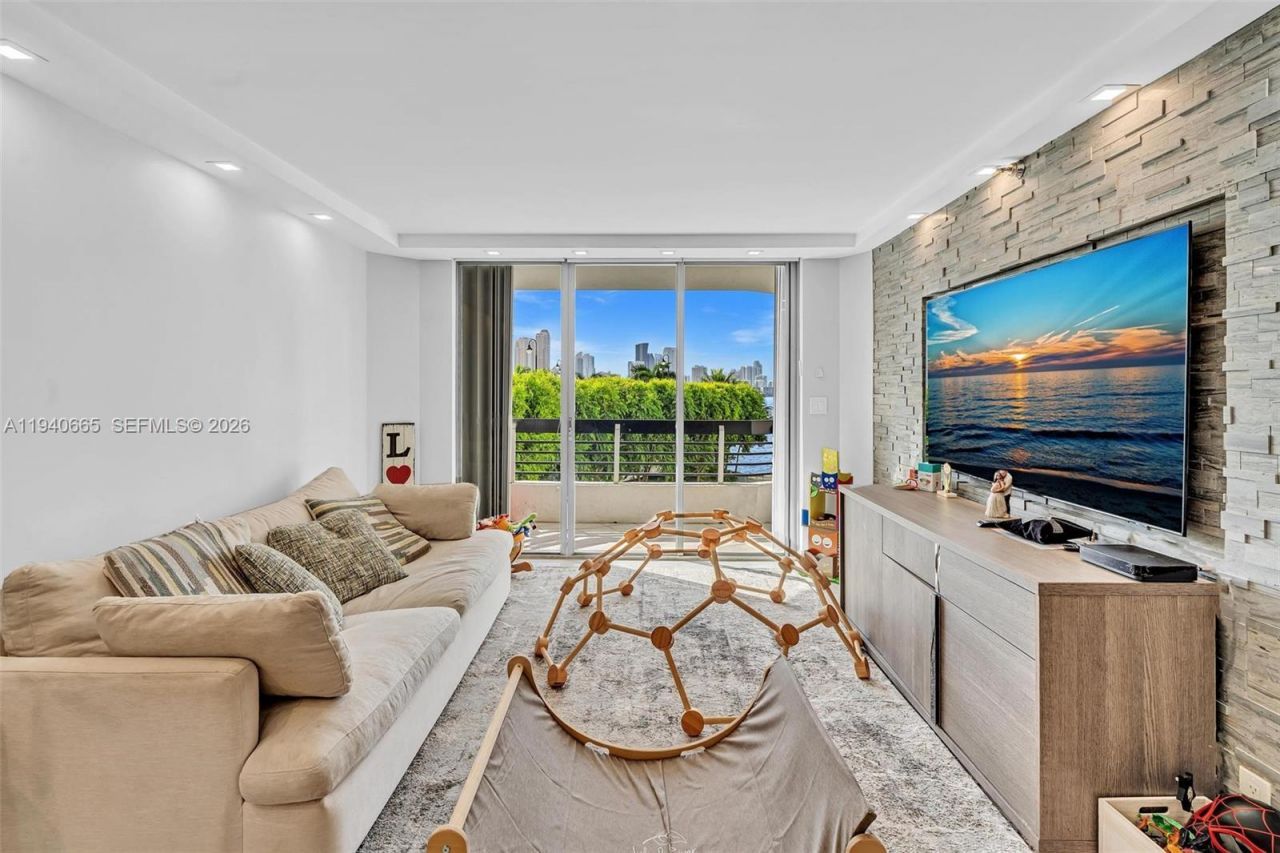 3530 Mystic Pointe Dr, Unit 411, Aventura, FL 33180 Photo