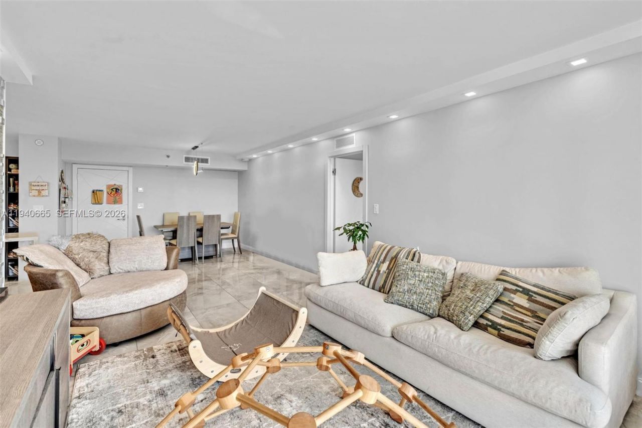 3530 Mystic Pointe Dr, Unit 411, Aventura, FL 33180 Photo