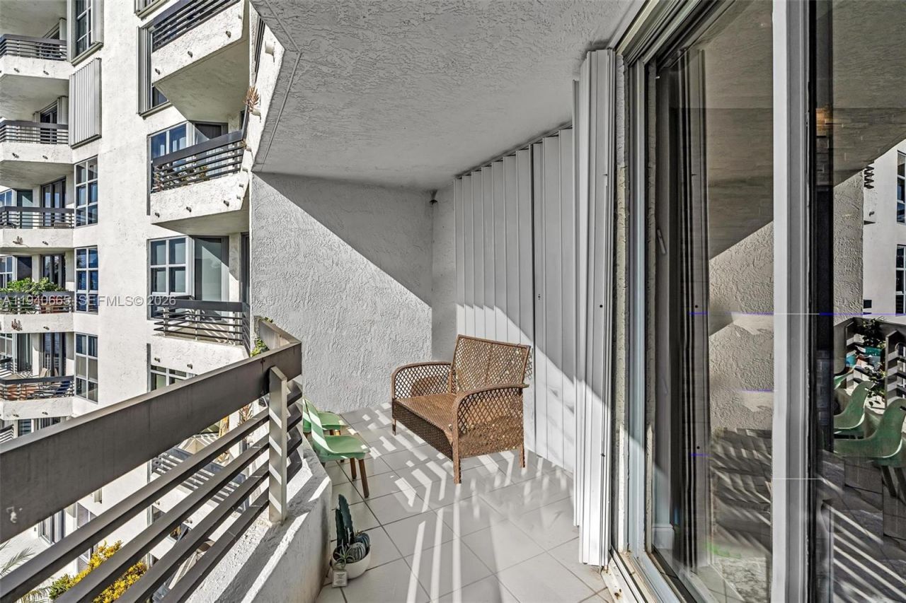 3530 Mystic Pointe Dr, Unit 411, Aventura, FL 33180 Photo