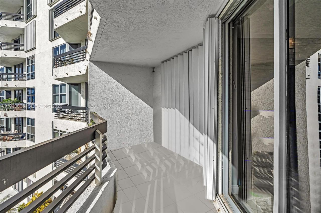 3530 Mystic Pointe Dr, Unit 411, Aventura, FL 33180 Photo