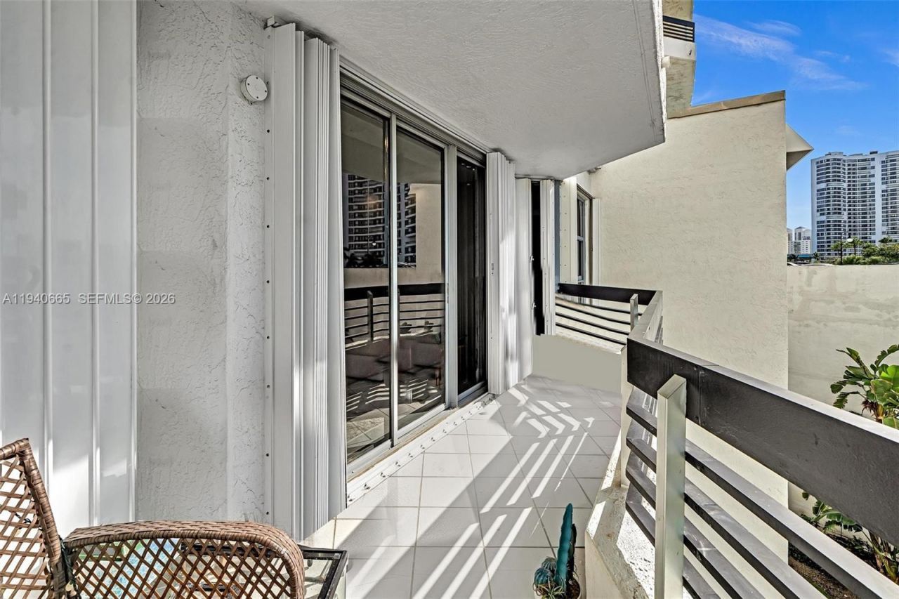 3530 Mystic Pointe Dr, Unit 411, Aventura, FL 33180 Photo