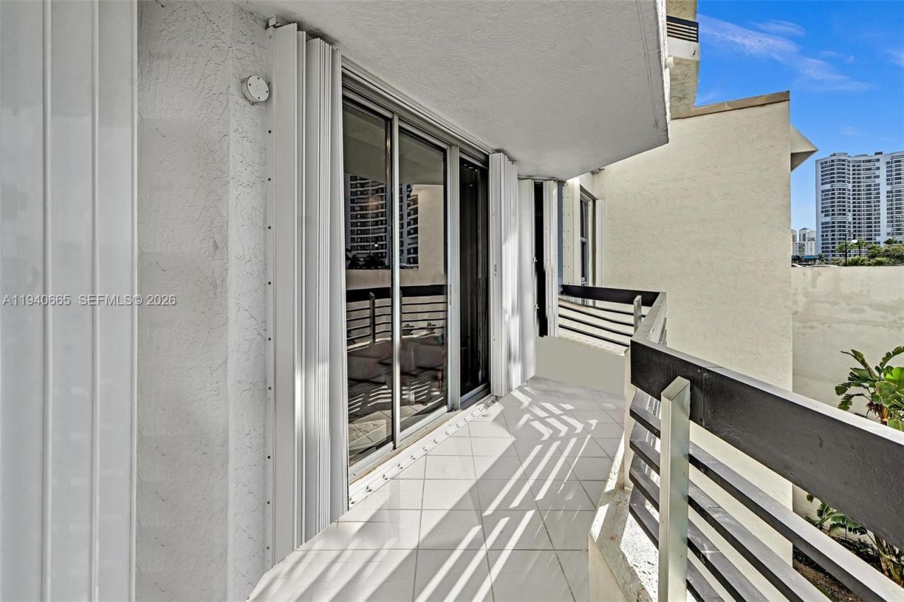 3530 Mystic Pointe Dr, Unit 411, Aventura, FL 33180 Photo