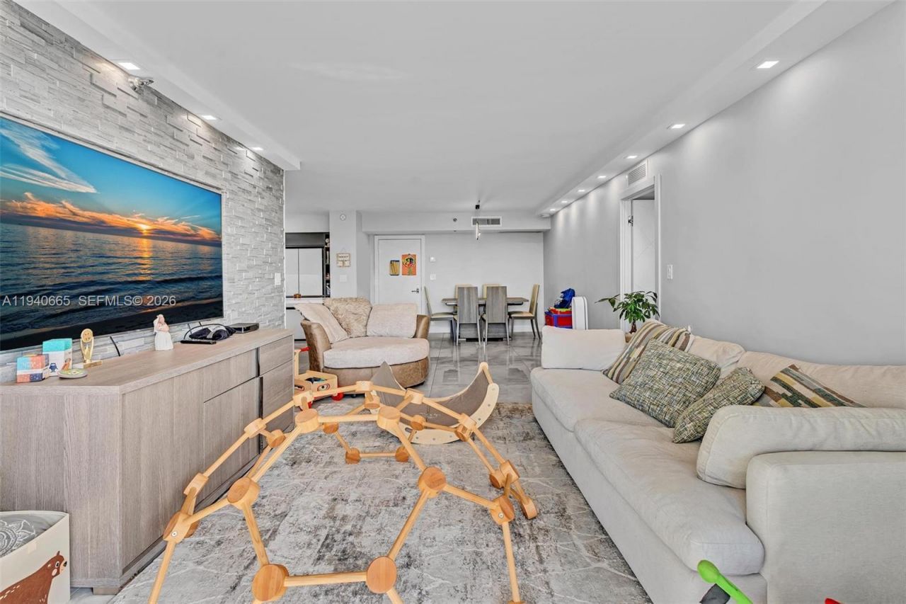 3530 Mystic Pointe Dr, Unit 411, Aventura, FL 33180 Photo