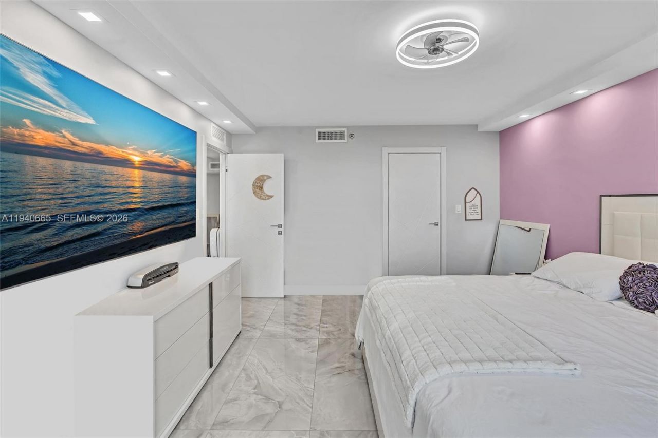 3530 Mystic Pointe Dr, Unit 411, Aventura, FL 33180 Photo