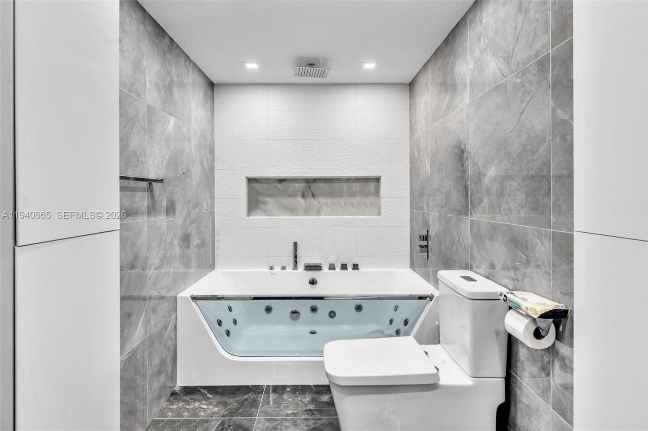 3530 Mystic Pointe Dr, Unit 411, Aventura, FL 33180 Photo