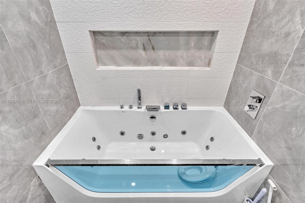 3530 Mystic Pointe Dr, Unit 411, Aventura, FL 33180 Photo