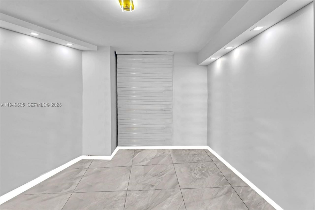 3530 Mystic Pointe Dr, Unit 411, Aventura, FL 33180 Photo