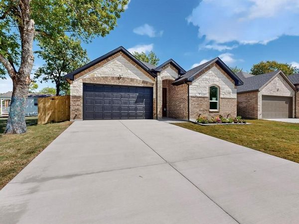 806 S Sherman Street, Ennis, TX 75119