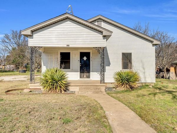 313 E Park, Italy, TX 76651