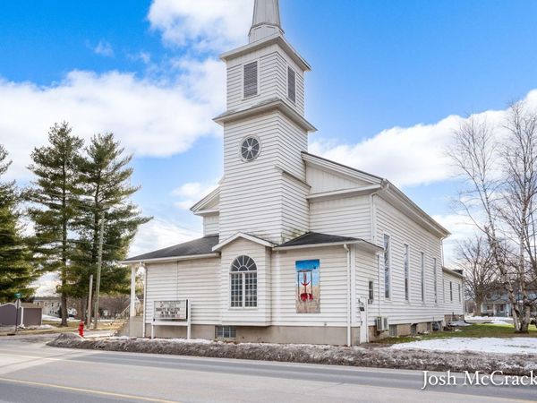 404 N Hudson Street SE, Lowell, MI 49331