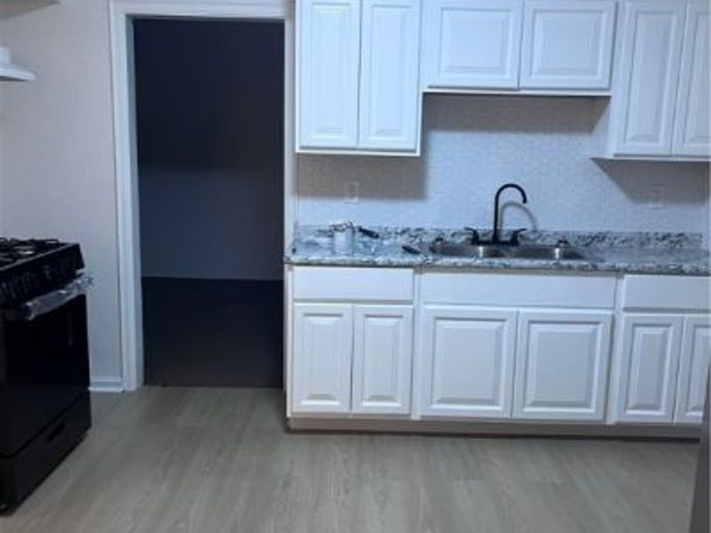 13916 Durkee Avenue, Cleveland, OH 44105 Photo 2