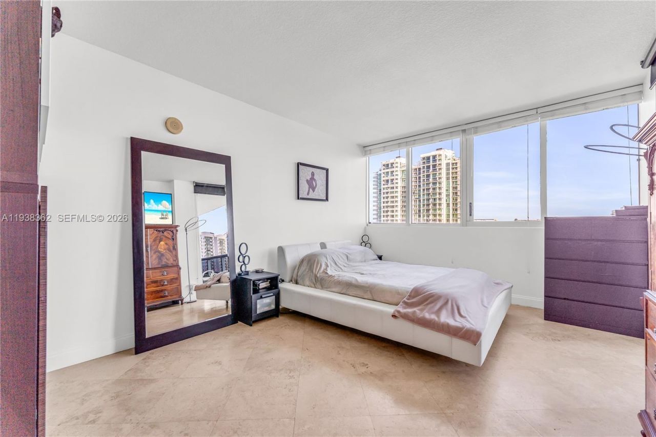 7929 West Dr, Unit 702, North Bay Village, FL 33141 Photo