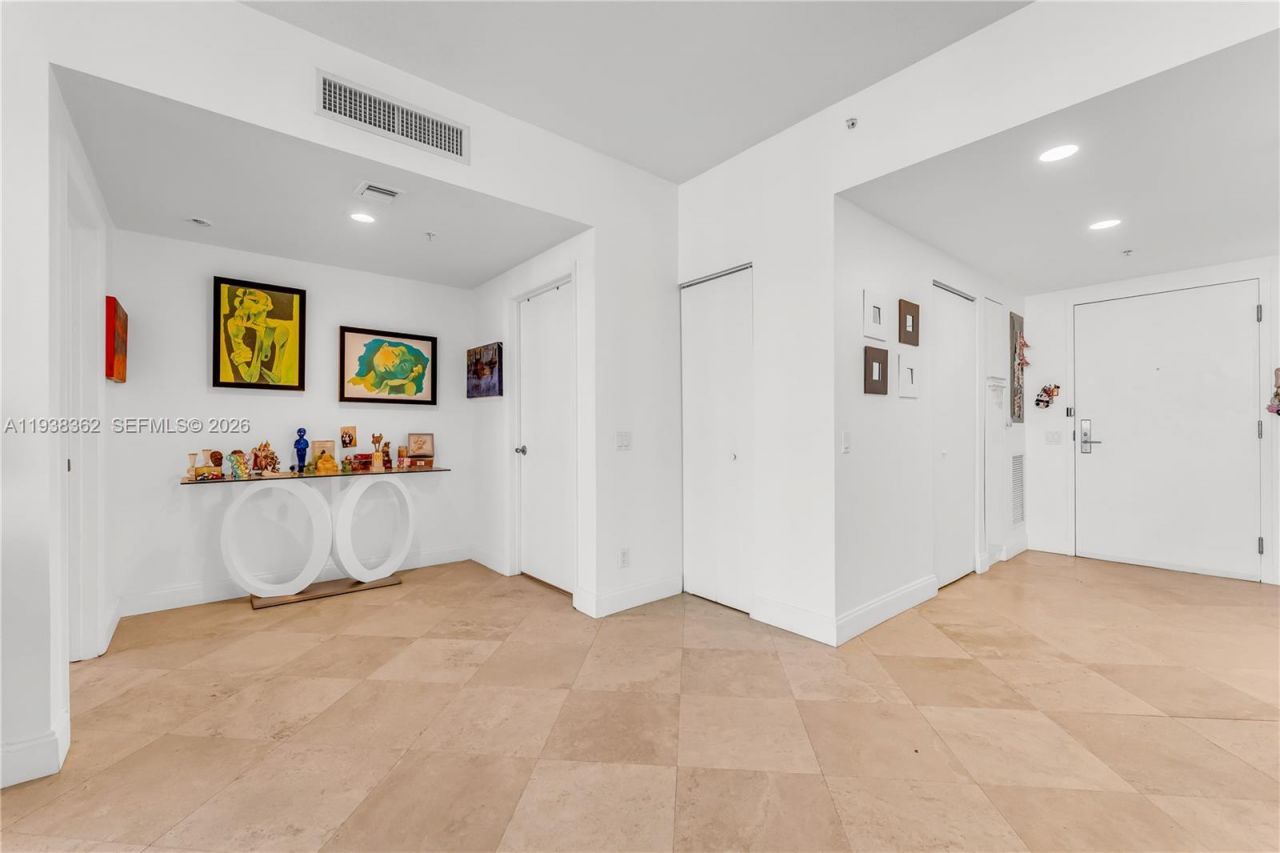 7929 West Dr, Unit 702, North Bay Village, FL 33141 Photo