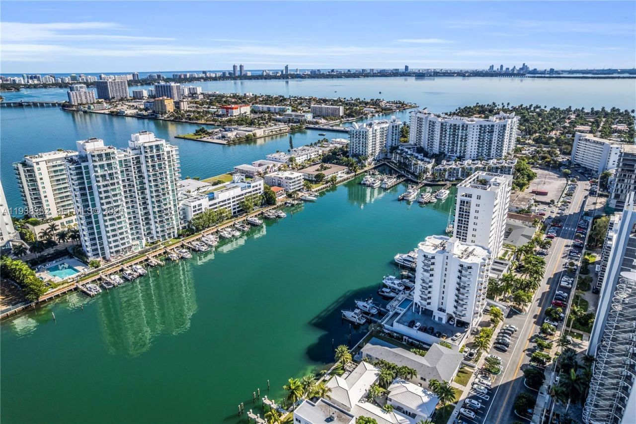 7929 West Dr, Unit 702, North Bay Village, FL 33141 Photo