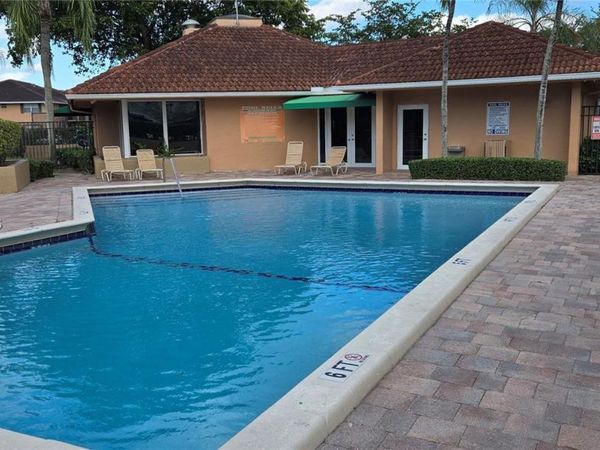 10416 NW 8th St, Unit 201, Pembroke Pines, FL 33026