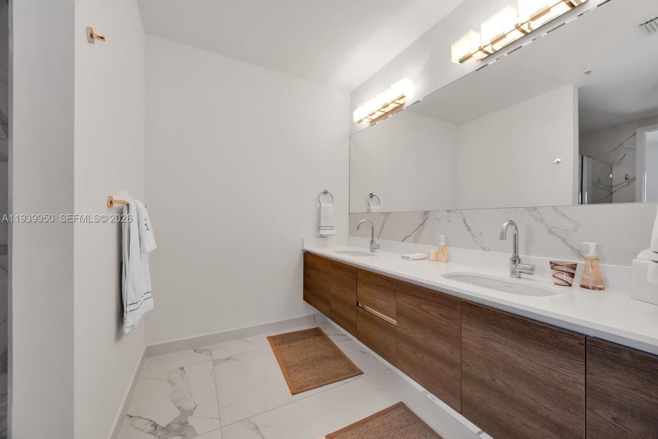 301 Altara Ave, Unit LPH914, Coral Gables, FL 33146 Photo