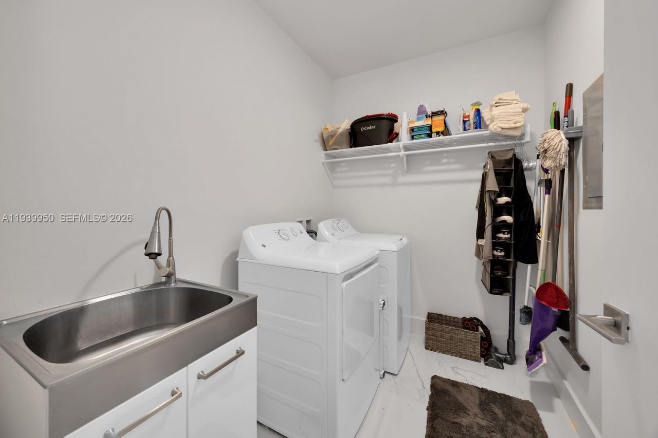 301 Altara Ave, Unit LPH914, Coral Gables, FL 33146 Photo