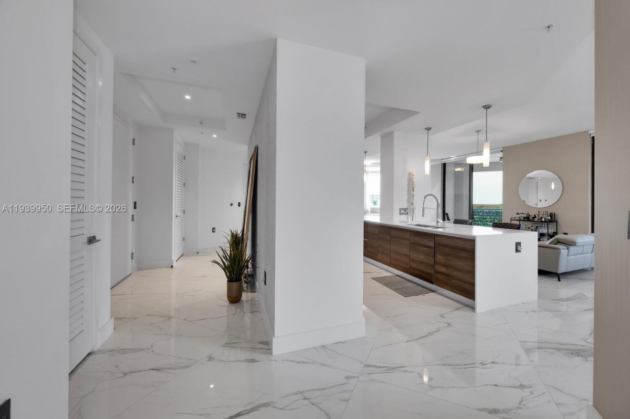 301 Altara Ave, Unit LPH914, Coral Gables, FL 33146 Photo